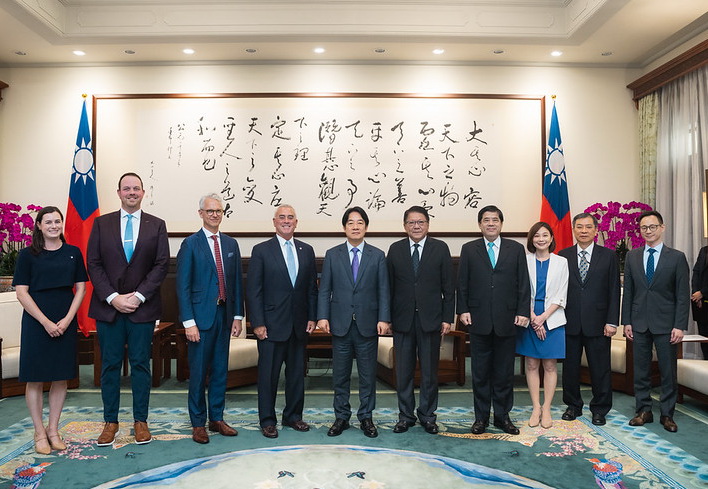 賴總統接見美聯邦眾議院特別委員會訪團 盼在公衛等領域深化關係