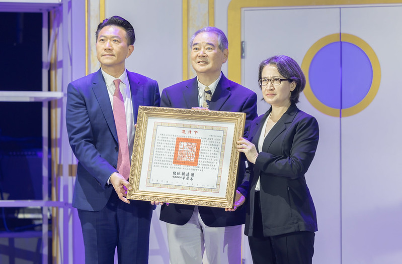 蕭副總統代頒褒揚令 表彰彭蒙惠老師深耕台灣英語教育的卓越貢獻