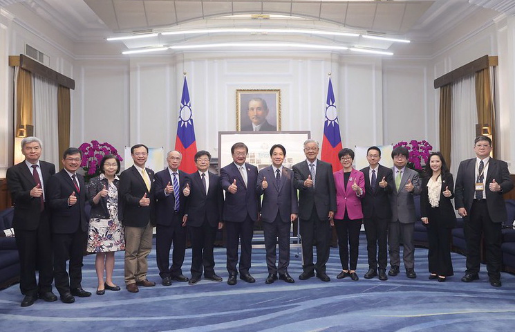 賴總統接見「世衛行動團」：發揮公衛醫療實力 讓健康台灣造福世界