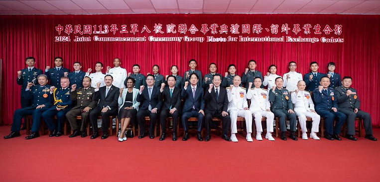 三軍八校院聯合畢業典禮 賴總統勉同學保持初心 持續精進本職學能