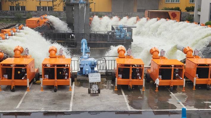 增進防汛效能有效減低淹水風險 台南市再增購29台大型移動式抽水機