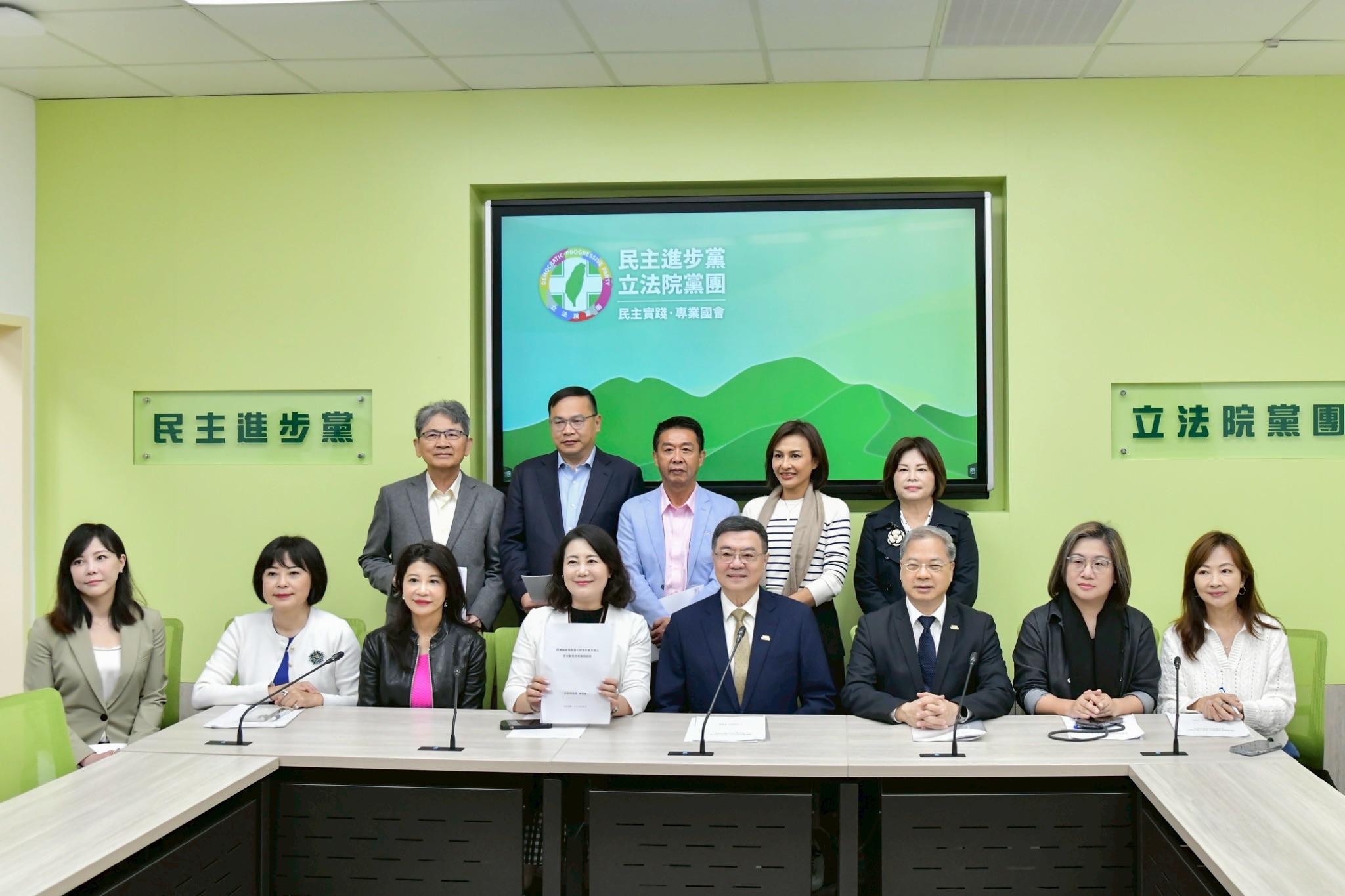 卓揆拜會立法院各黨團  盼支持並儘速通過「因應國際情勢特別條例」