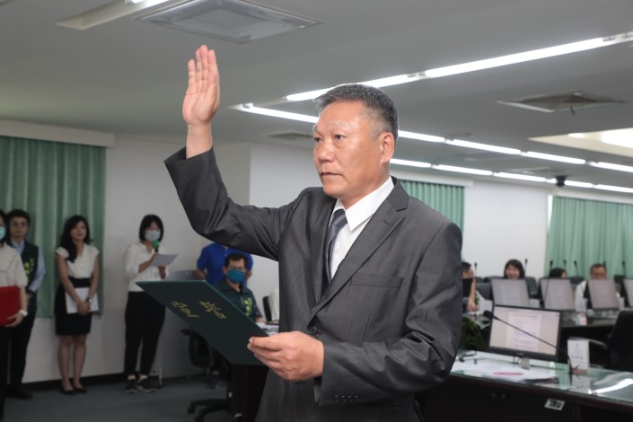 台南市新營區新任區長陳宏田宣誓就職  黃偉哲勉勇於承擔、服務更好
