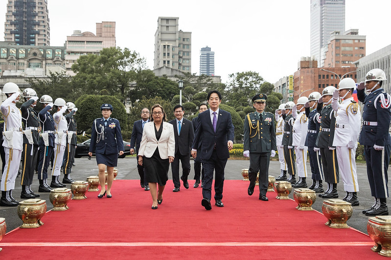 賴總統軍禮歡迎馬紹爾群島總統海妮伉儷 盼續深化合作 共創繁榮發展