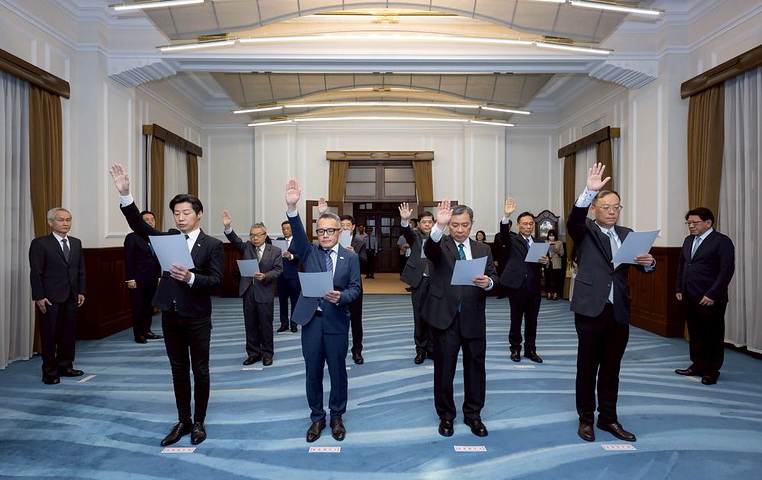 林昶佐等駐外大使及新任行政院、考試院政務人員宣誓  賴總統逐一致意