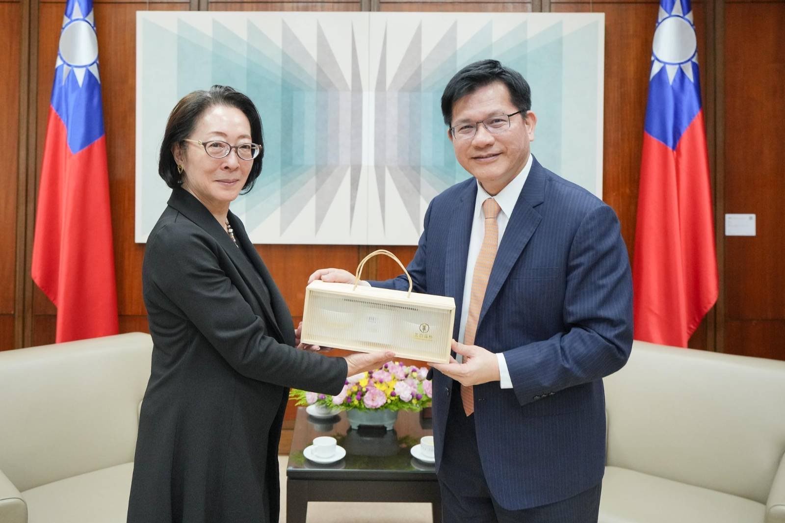 林佳龍接見前聯合國防減災事務特別代表 就全球防減災等議題交換意見