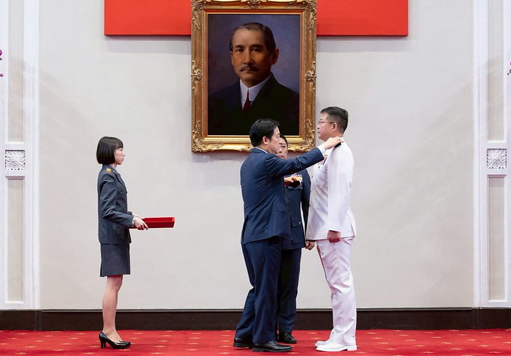 賴總統為晉任將官授階  期建立有效捍衛國家主權與民主自由可恃戰力