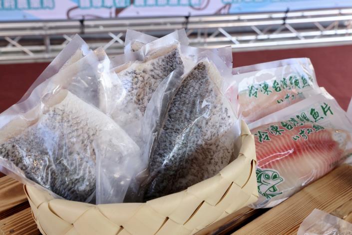 台灣鯛首批外銷新加坡今封櫃啟運 黃偉哲盼為漁民開拓多元國際市場