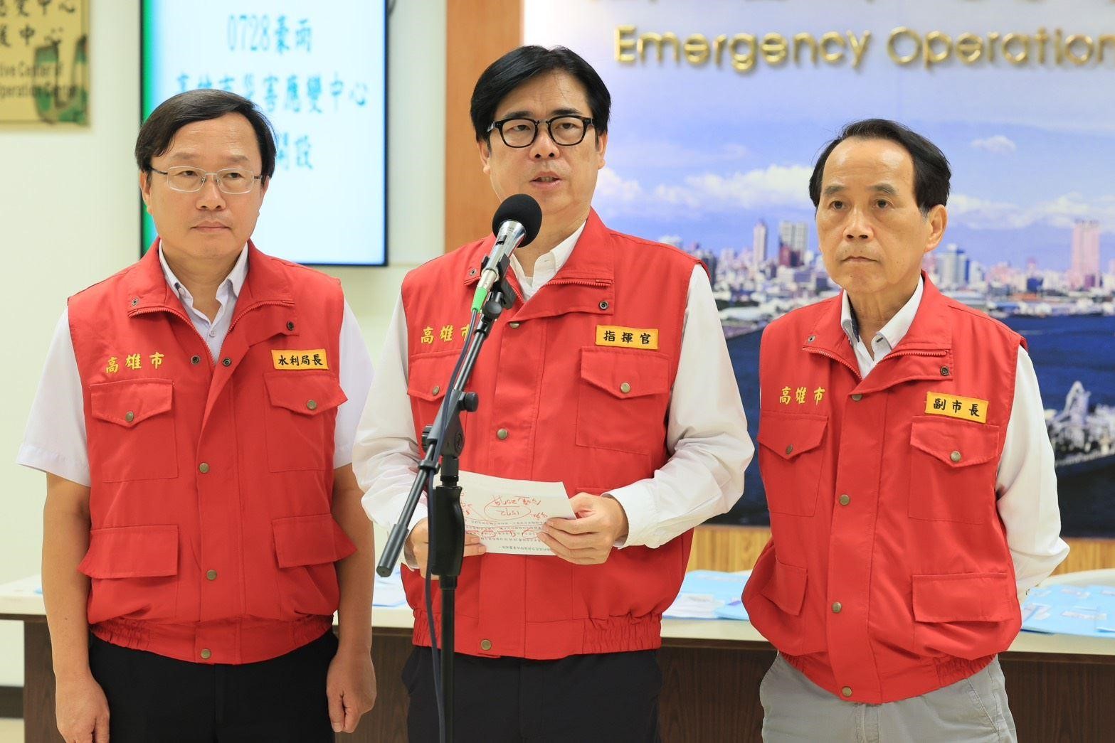 西南氣流帶來豪雨 高雄應變中心一級開設  陳其邁籲市民提防致災性雨勢
