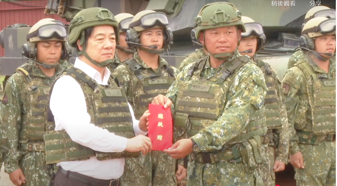 視導M1A2T新式戰車換裝訓練 賴總統：會做國軍後盾 盼團結護國家主權