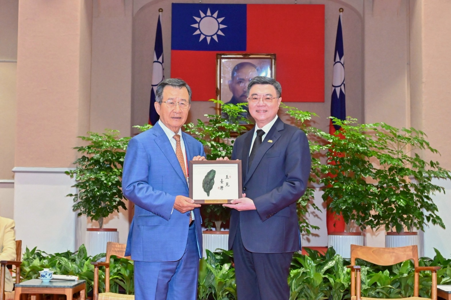 卓揆接見世臺商會聯合總會回國訪問團 盼支持「AI新十大建設推動方案」