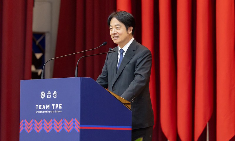 賴總統為世大運代表團授旗 期許選手旗開得勝為國爭光 以運動壯大台灣