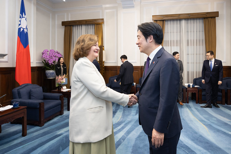 賴總統接見歐洲議會歐洲民主之盾特別委員會代表團 盼分享經驗深化關係