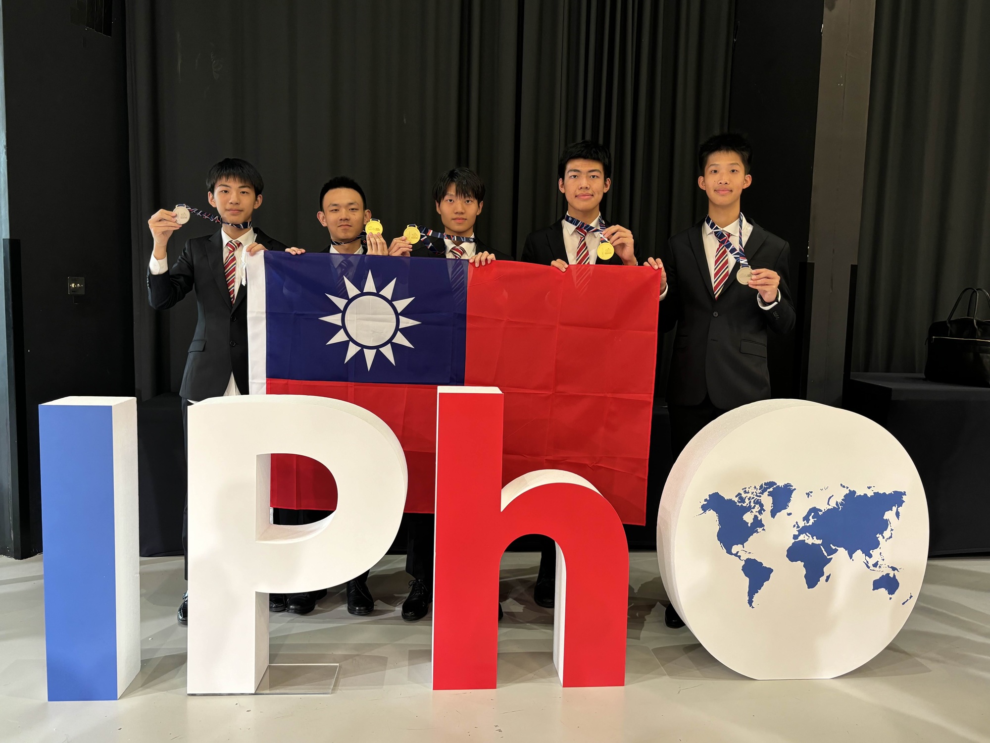2025年國際物理奧林匹亞競賽 我國代表隊5名學生參賽獲得3金2銀佳績