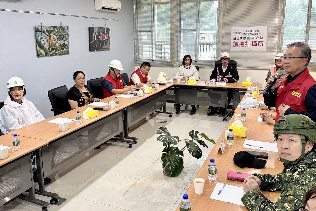 豪大雨下不停 高市府設六龜寶來前進指揮所 陳其邁勘災提4大應變指示