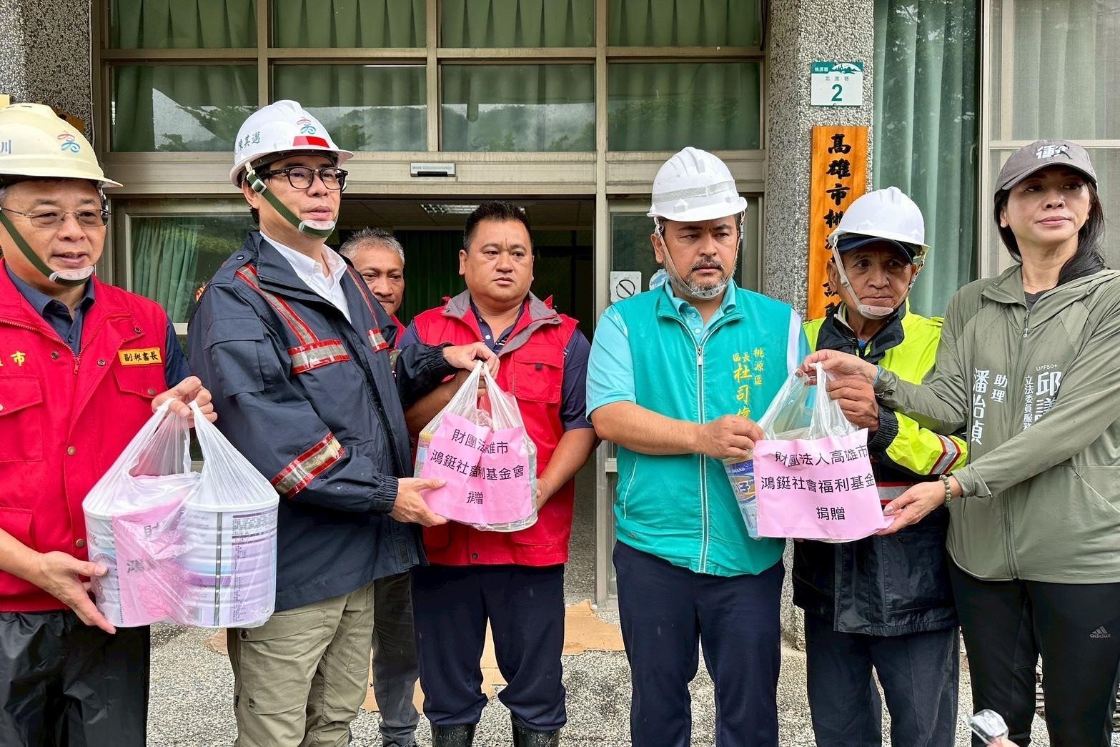 高雄山區豪雨不斷 陳其邁再赴六龜桃源關心搶通進度並慰問墜谷意外家屬