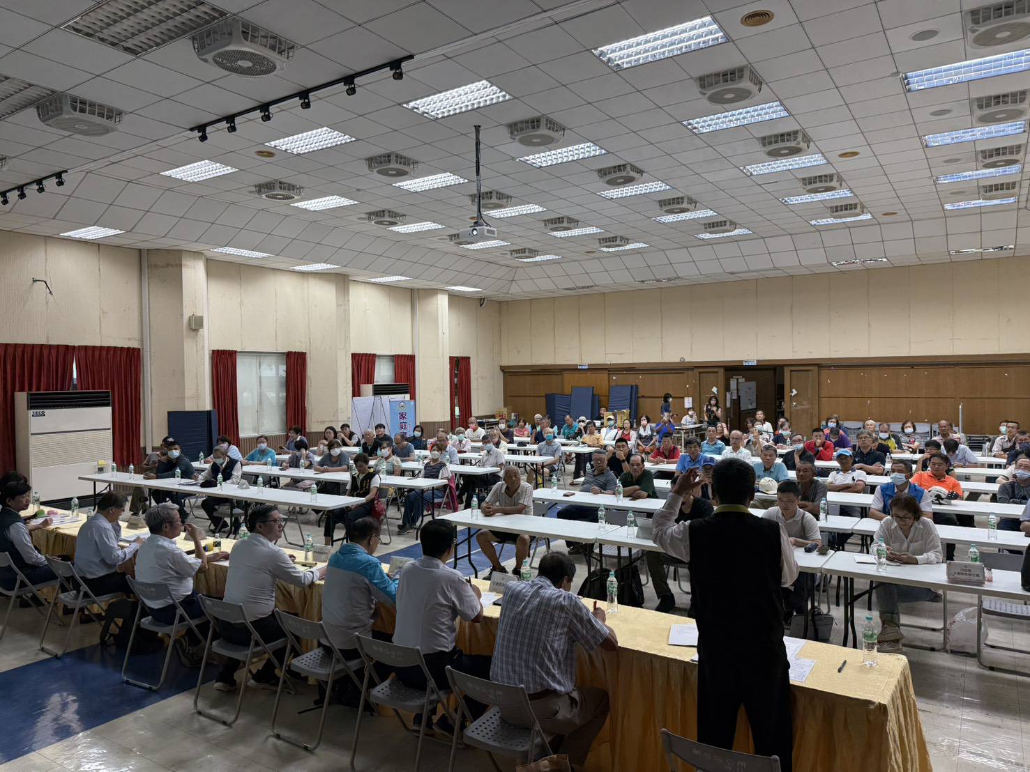 加速推動台南地區颱風豪雨災後房屋修繕 陳金德率隊赴受災區公所做說明