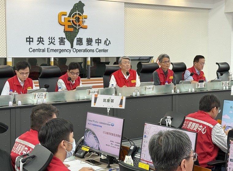 郭智輝主持應變中心工作會報  指示各功能分組持續加強監控、積極救災