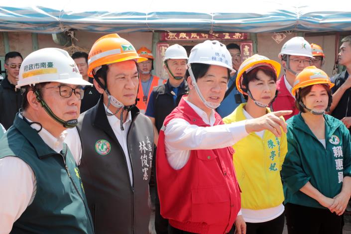 黃偉哲偕賴總統視察新營、佳里災後修繕 盼中央攜手地方加速台南復原