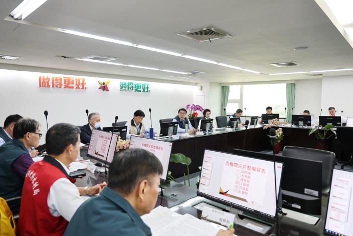 「楊柳」颱風逼近 黃偉哲召開防颱整備會議 要求各單位嚴陣以待及早因應