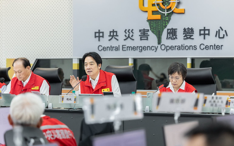 賴總統視察中央災害應變中心 要求續關注水電通訊等民生需求與災區復原
