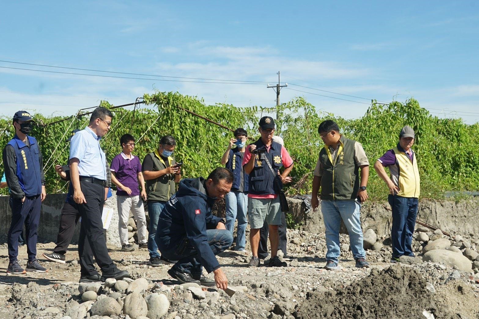 「密集地毯式巡查」不中斷 高市府查勘美濃盜採砂石熱區 防堵不法行為
