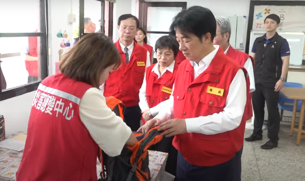 賴總統視導「校園地震避難掩護」演練 盼透過災防教育 讓國家更有韌性