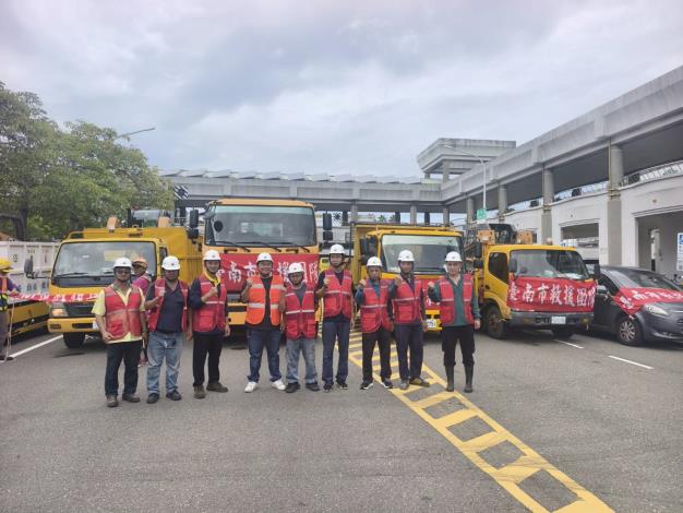 同島一命 南市府工程消防役政人員馳援花蓮 黃偉哲：跨局處專業支援救災