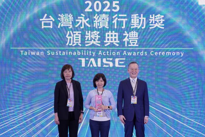 黃偉哲推動共享輔具計畫 南市府社會局今年再度榮獲台灣永續行動獎肯定