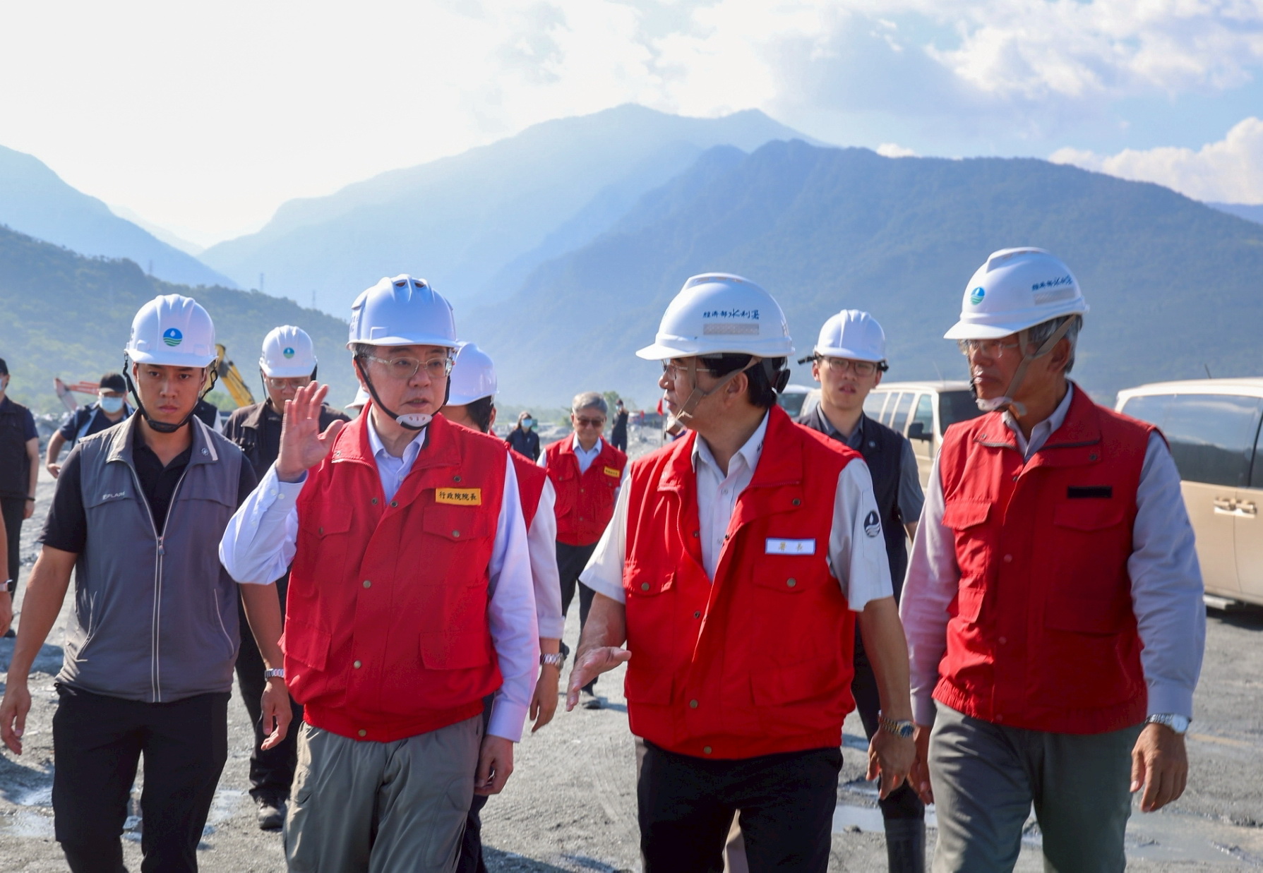 赴花蓮視察災後復原進度 卓揆：全力調度人力、車輛及機具因應地方需求