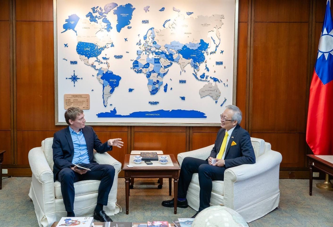 吳志中接受德國媒體專訪 強調台灣以民主制度與半導體優勢深化國際合作