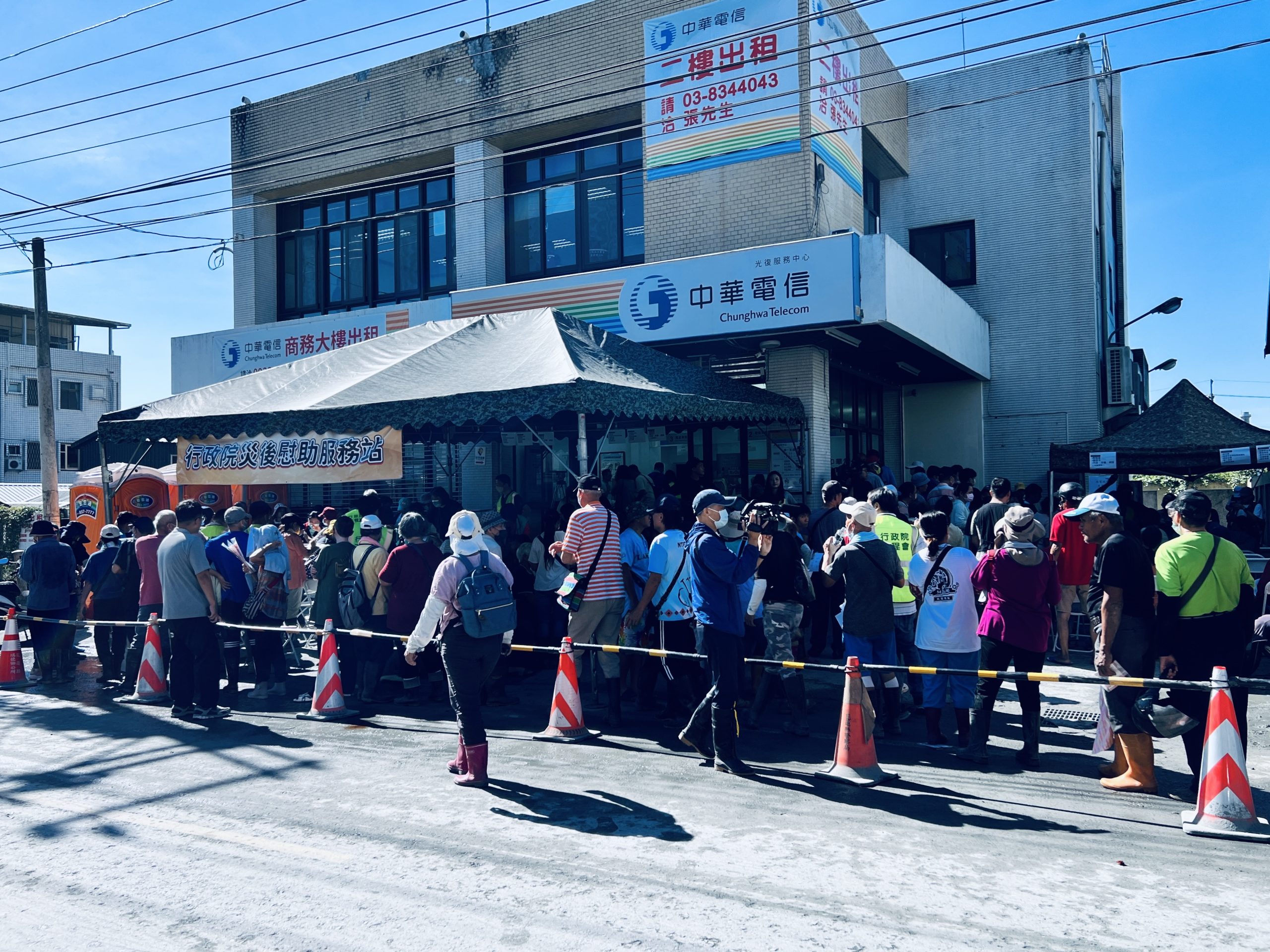 行政院災後「家園支持」慰助金昨天起陸續匯款 一站式服務 連假不打烊