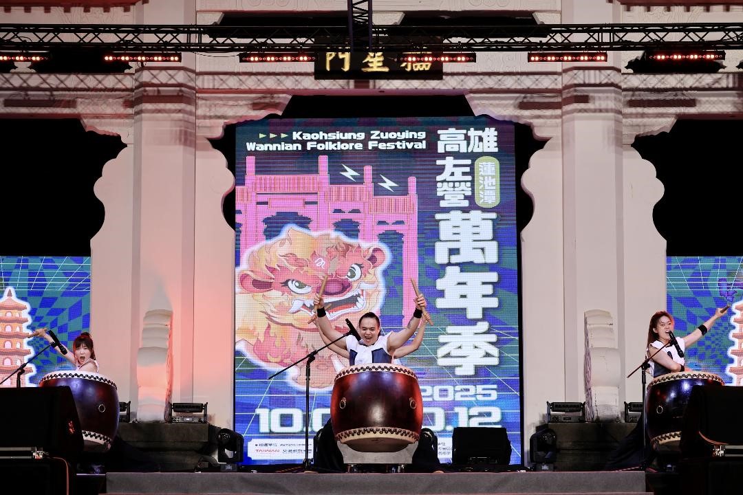 2025年高雄萬年季結合民俗藝陣與現代音樂 陳其邁盼迎火獅淨化社會民心