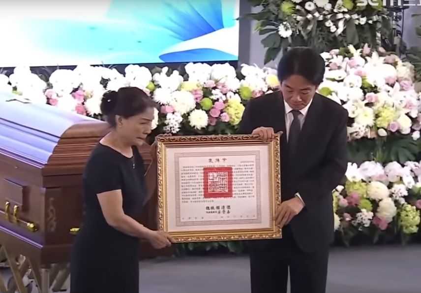 賴總統親頒褒揚令 表彰總統府資政、前行政院長張俊雄推動臺灣民主的貢獻