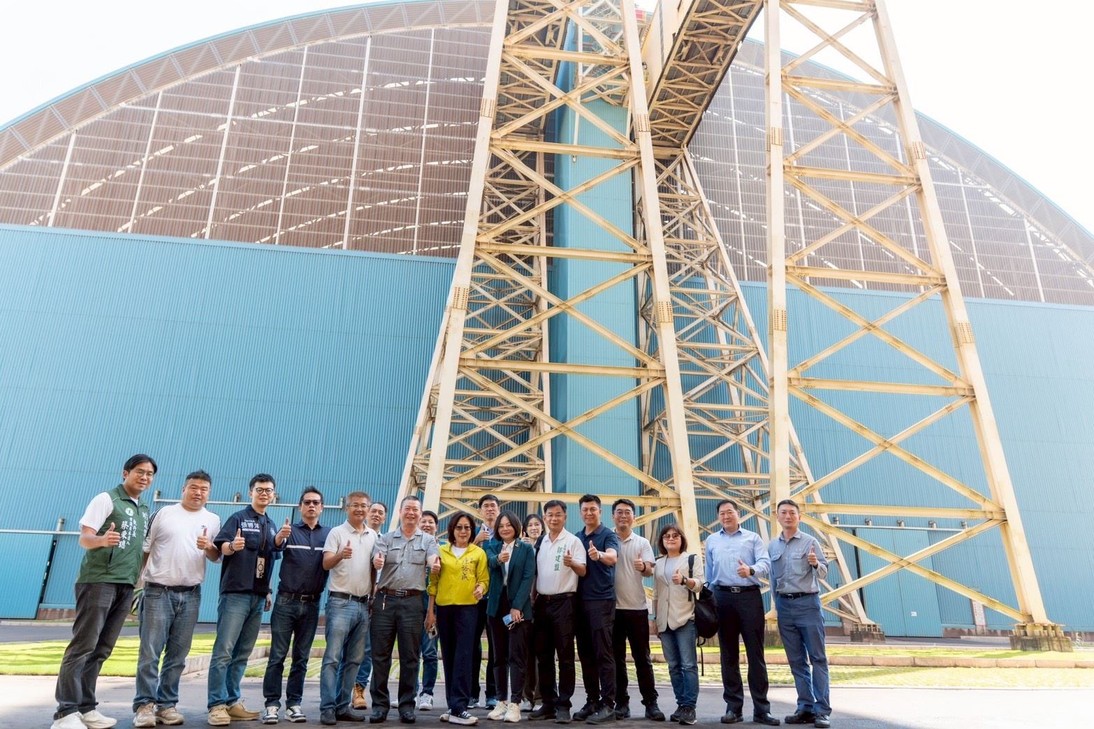 關切產業轉型發展與環境永續 康裕成率隊考察中鋼公司煤礦封閉式堆置場