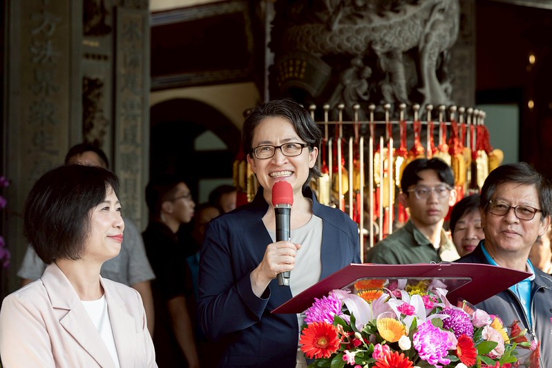 蕭副總統赴台中潭水亭觀音媽廟參拜揭匾 盼團結克服挑戰 讓國家持續壯大