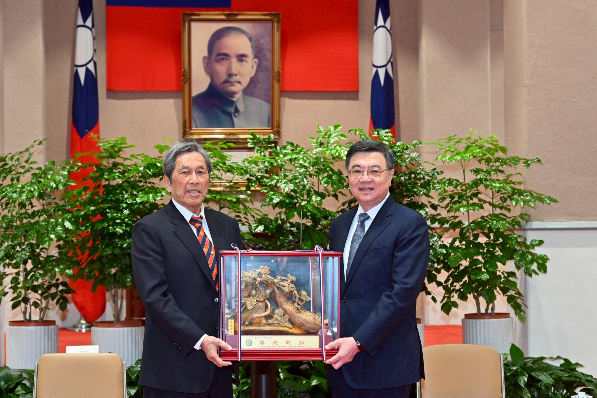 接見工業區廠商聯合總會理事長一行 卓揆：全力協助產業數位與淨零轉型