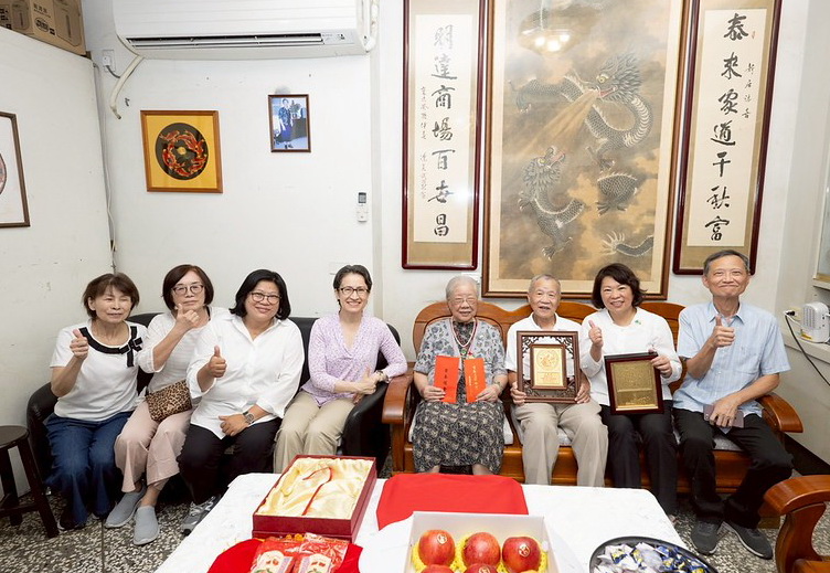 蕭副總統前往嘉南拜訪百歲人瑞陳黃血、陳添結、謝陳月香 祝福壽延年！