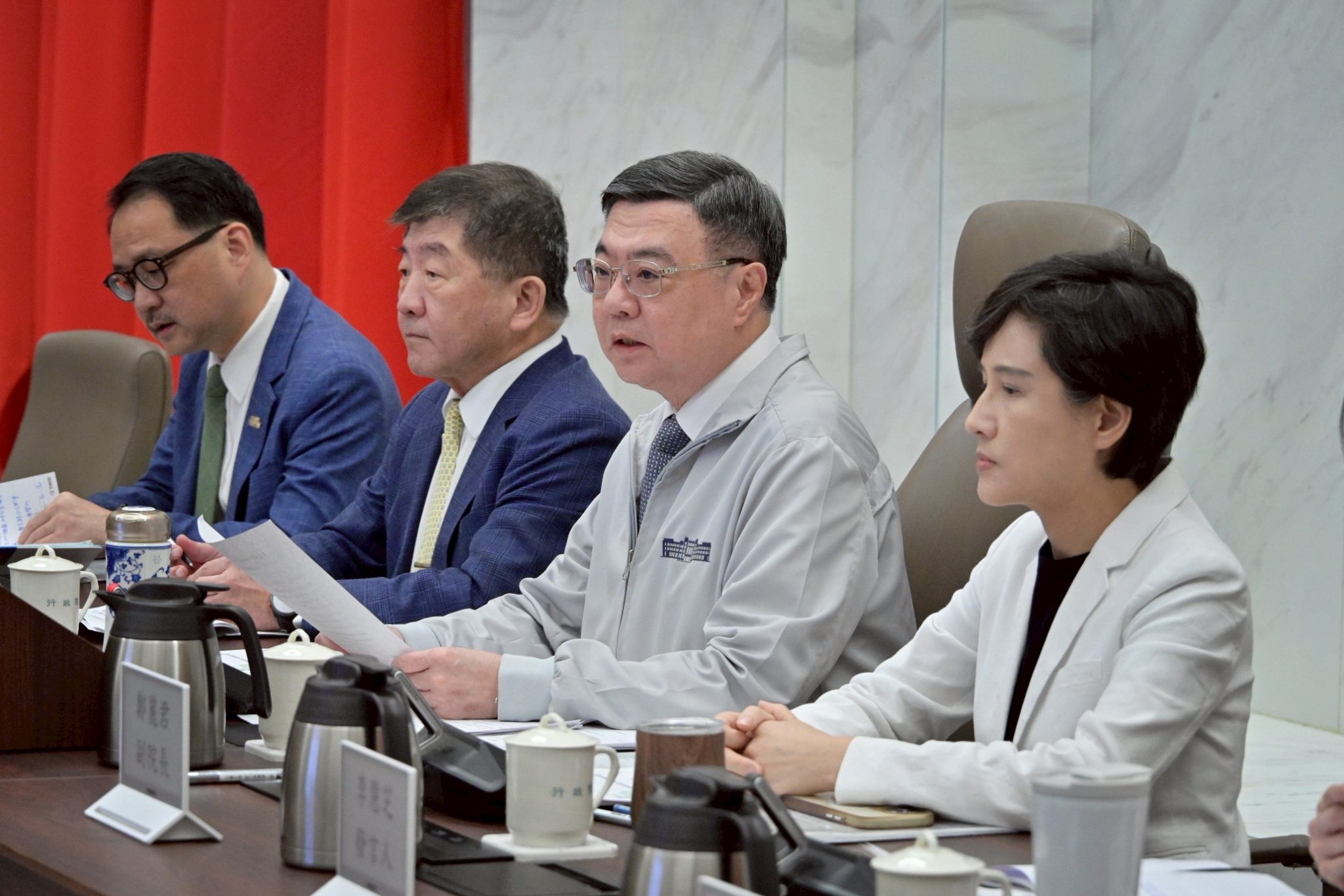 主持非洲豬瘟中央應變中心會議 卓揆：以最高標準嚴謹態度落實防疫作為