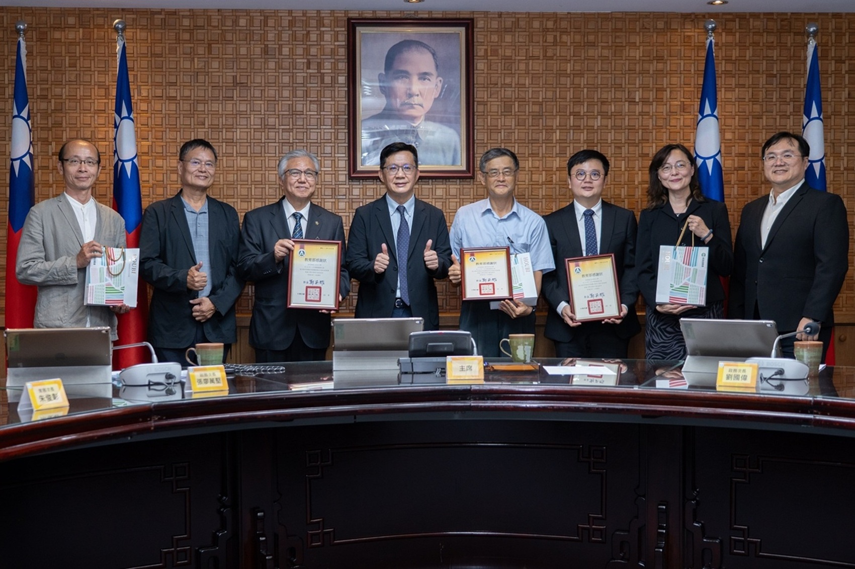 教育部頒獎表揚大專校院媒合工班支援災後復建 協助雲嘉南居民重建家園