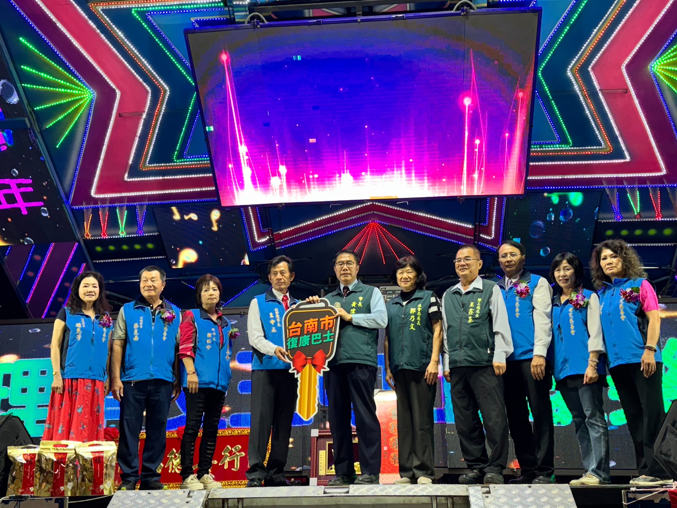 安定慈善會3度捐贈復康巴士 黃偉哲出席受贈 感謝攜手打造無障礙友善城市