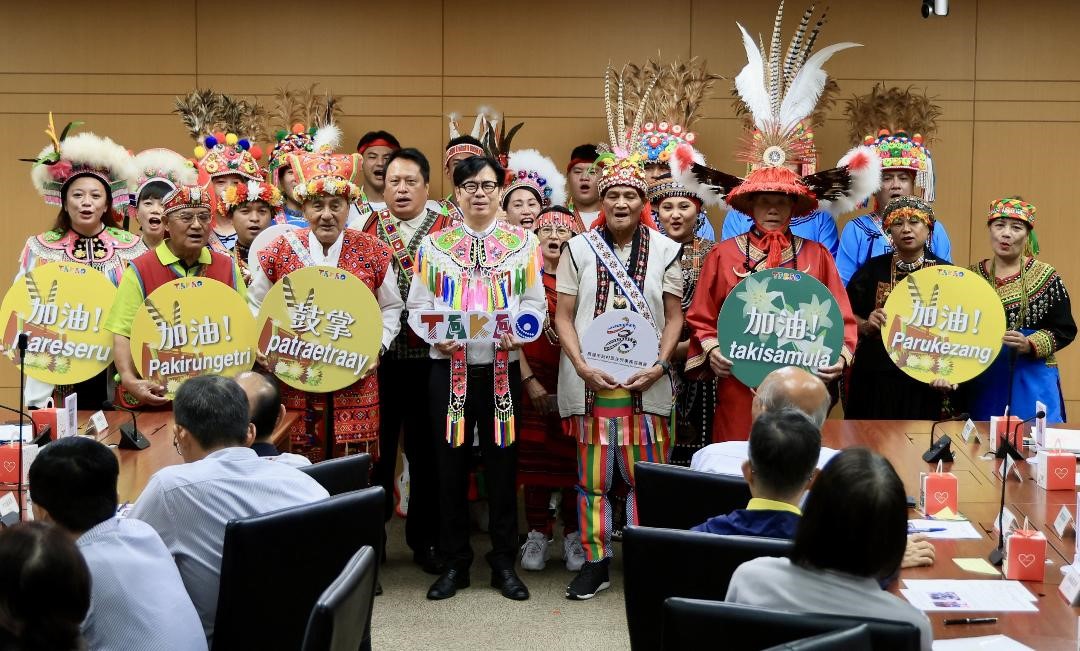 受原民總頭目穿戴傳統服飾 陳其邁：共同參與豐潮活動 體驗原民文化之美