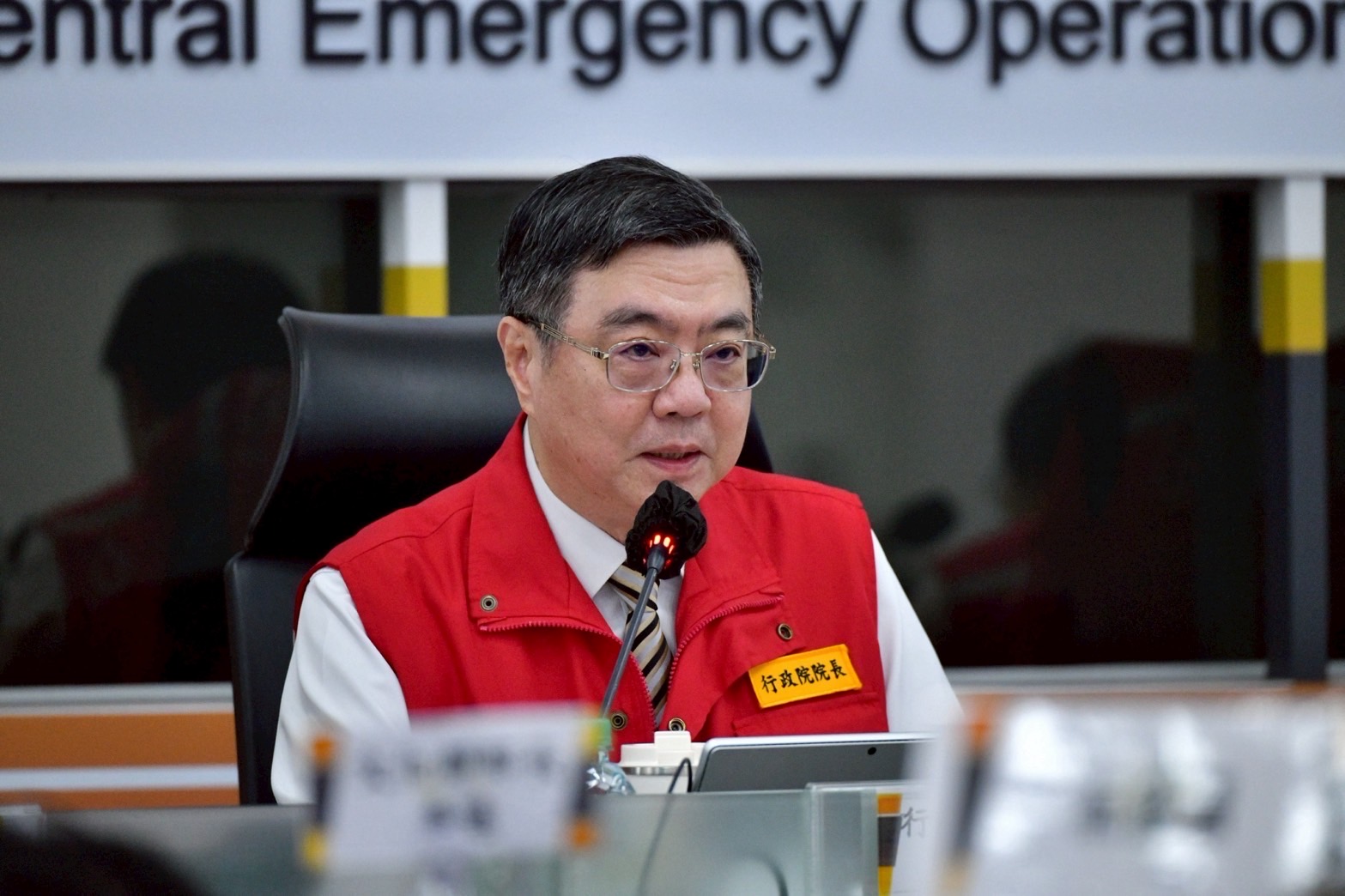 視導鳳凰颱風中央災害應變中心 卓揆：督導地方政府落實執行疏散、撤離