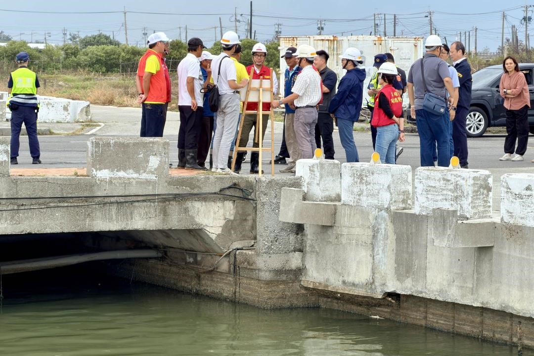 陳其邁視察永安排水系統 責請相關單位落實整備 確保穩定運作、洩水順暢