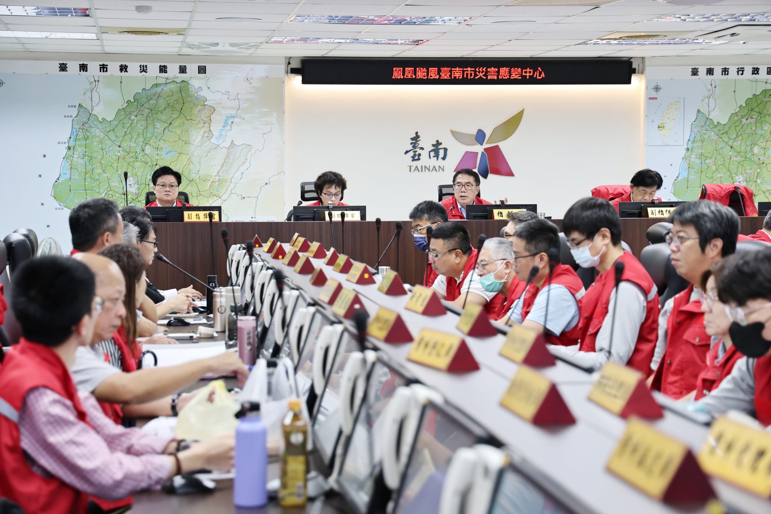 台南市府召開「鳳凰颱風第二次防災工作會報」 黃偉哲提醒不能掉以輕心