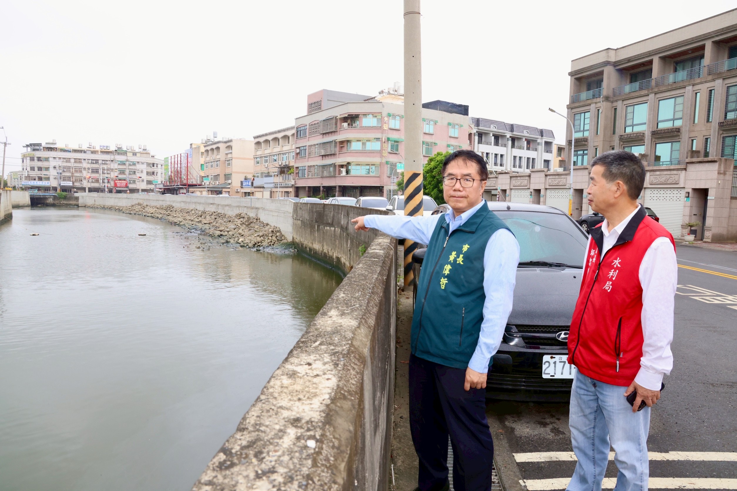 黃偉哲視察安南區六塊寮排水區抽水機組 要求確保排水系統能完善作業