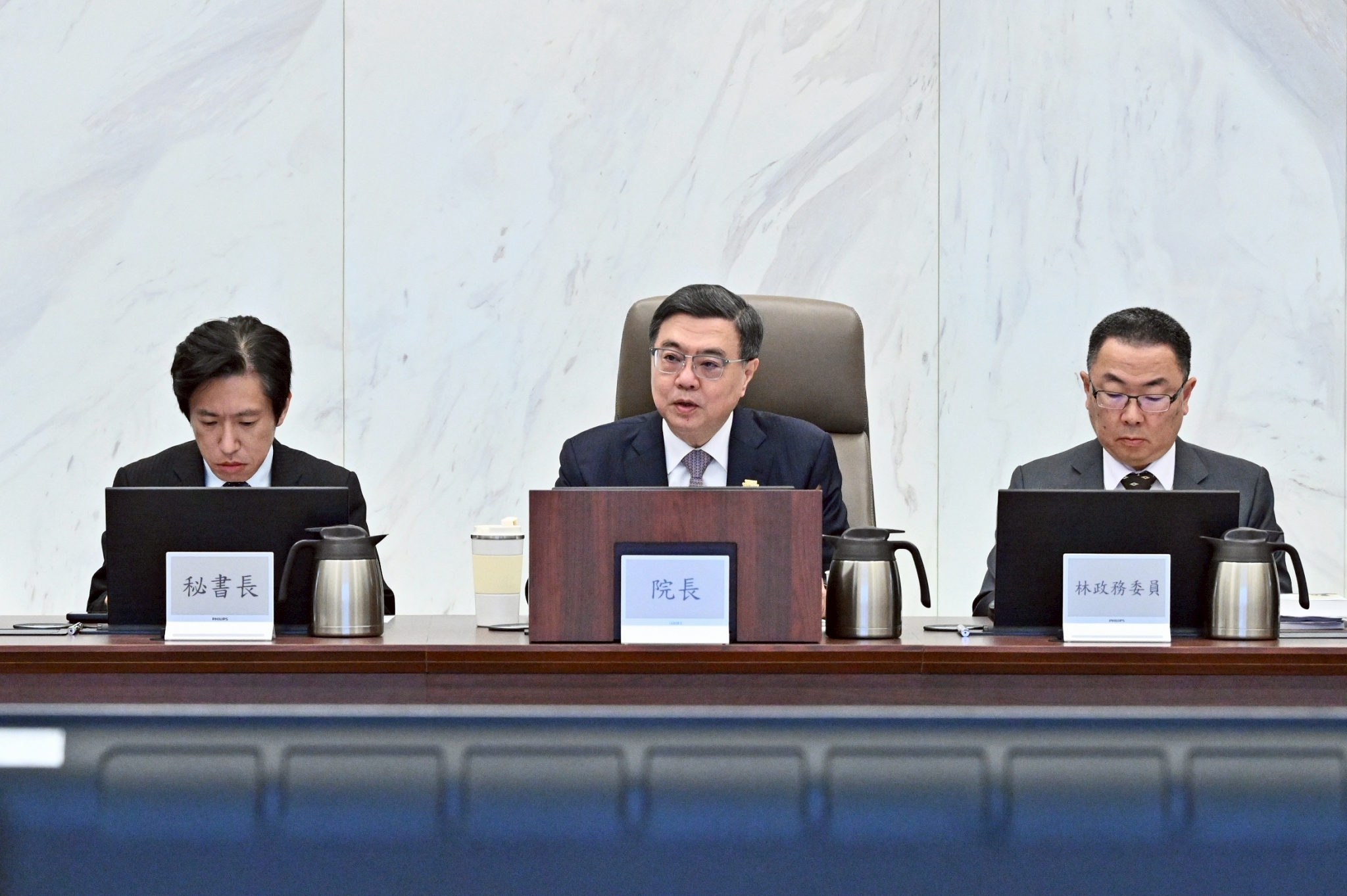 主持治安會報 卓揆：持續推動各項查緝與宣導 全力守護國人及國家安全