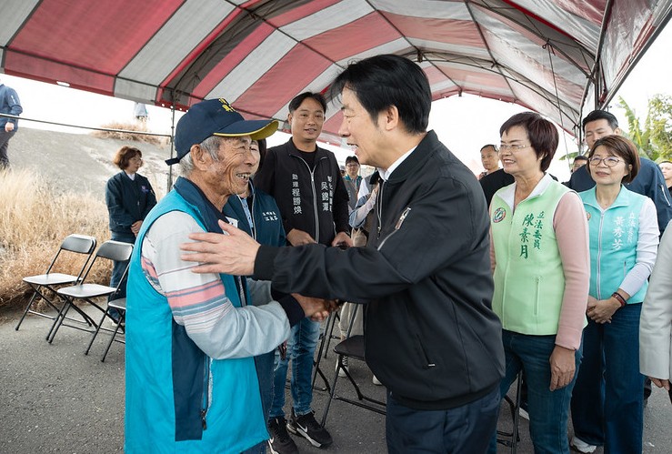 賴總統關心公地放領政策執行情形：政府照顧農民與勞工 盼各行業安定前進