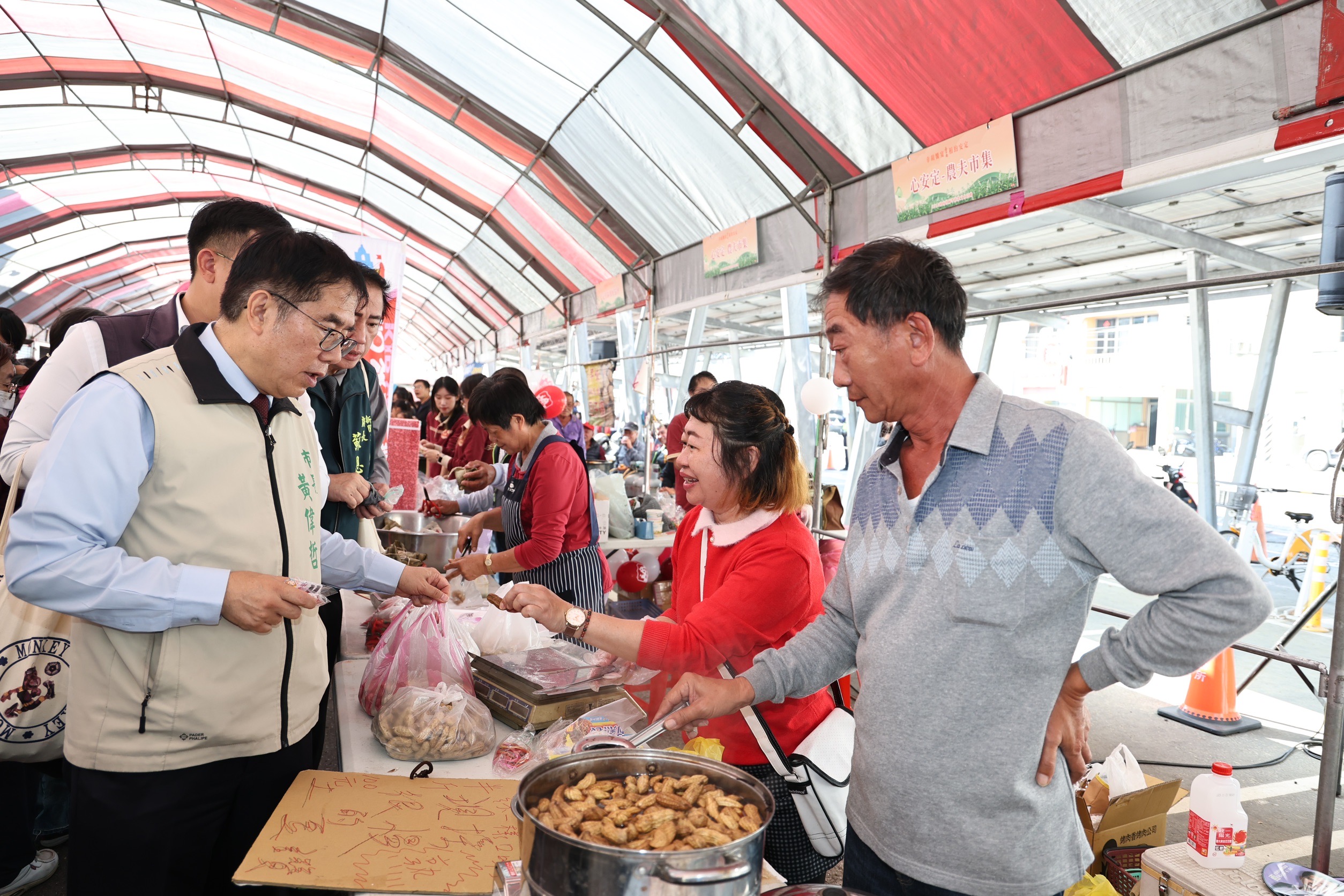 台南胡麻季安定區壓軸登場 黃偉哲邀民選購優質胡麻製品感受溫暖與盛宴