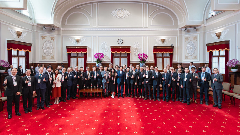 賴總統診所協會全聯會及各縣市診所協會理事長 盼續打造永續的健康台灣